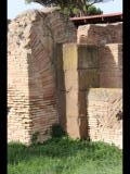 02799 ostia - regio v - insula vi - edificio (v,vi,2) - nordwestecke - 01-2024.jpg